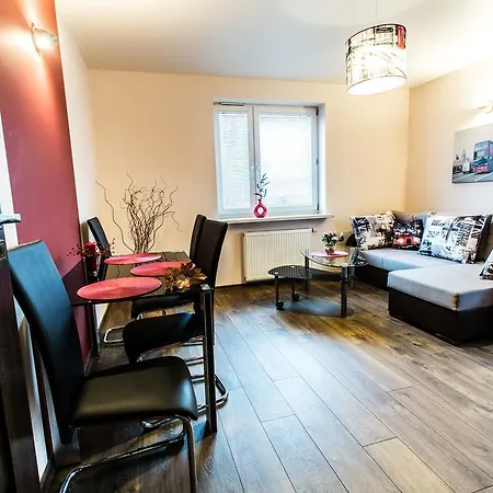 Maple Leaf Apartment