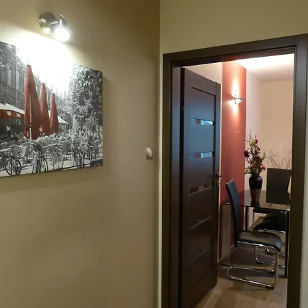 Maple Leaf Apartment